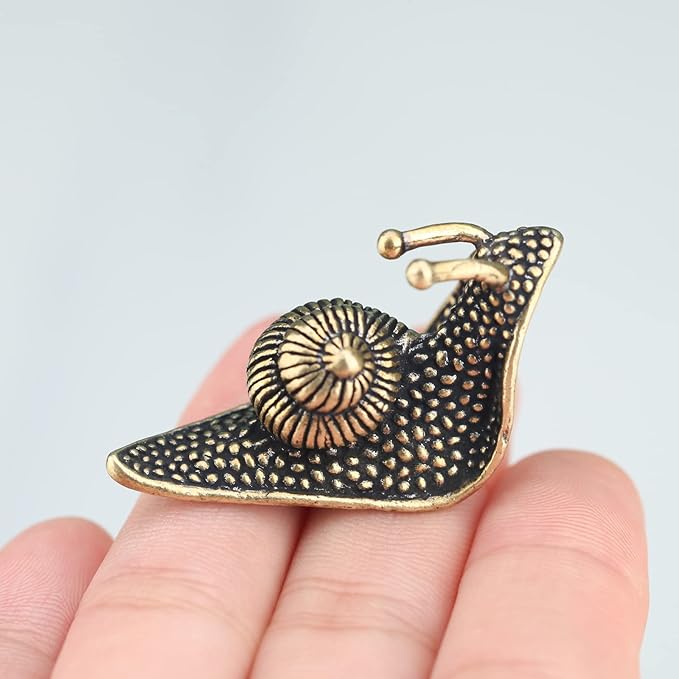 2pcs Snail decor Outdoor pond Garden snail figurine Brass Snail With feng shui decorative effect The meaning of the snail walk slowly and have a safe journey,Suitable for computer desk decoration