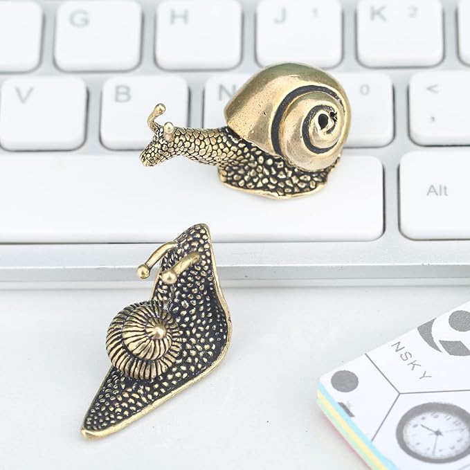 2pcs Snail decor Outdoor pond Garden snail figurine Brass Snail With feng shui decorative effect The meaning of the snail walk slowly and have a safe journey,Suitable for computer desk decoration